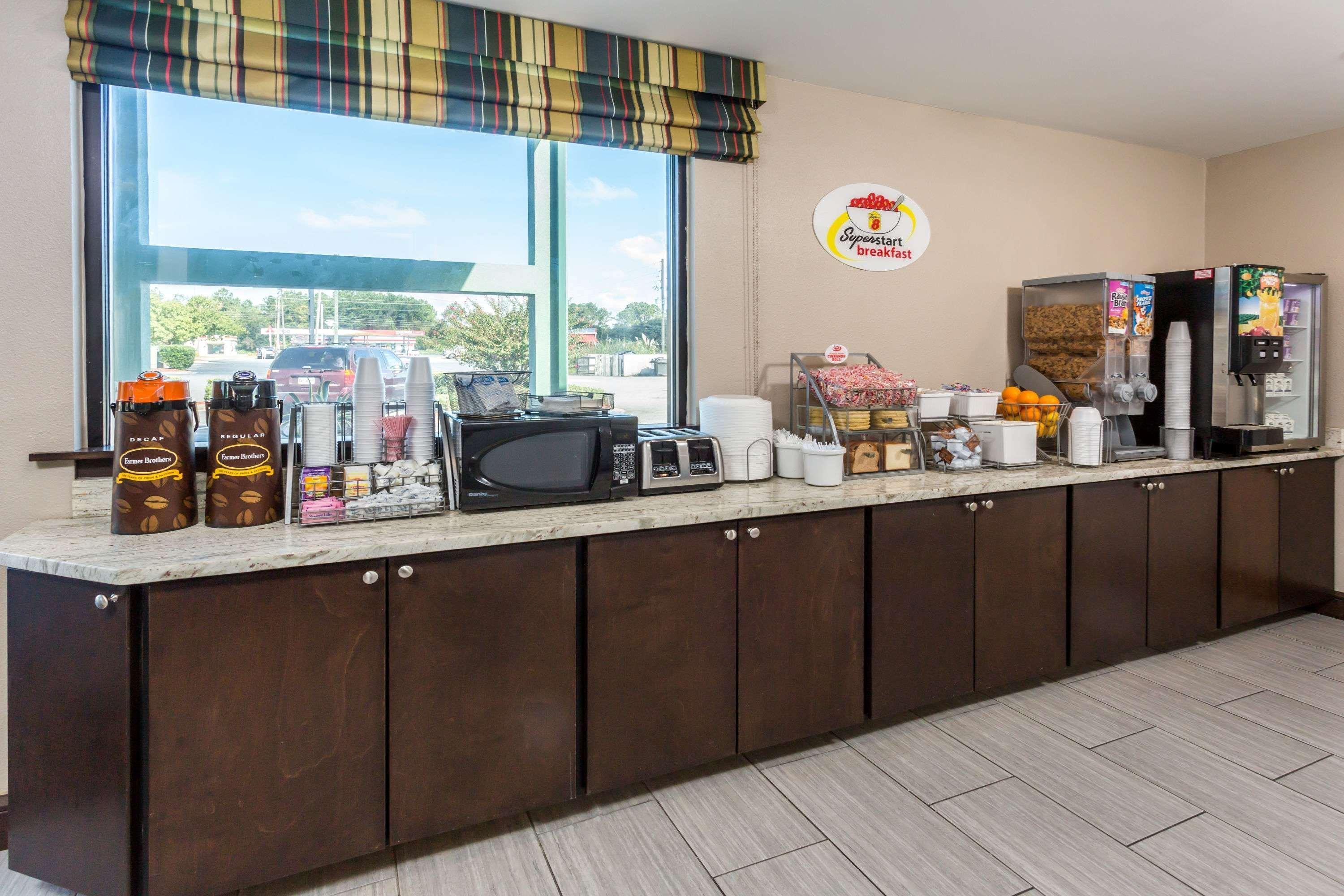 Hotel Super 8 By Wyndham Valdosta Ga I-75 Esterno foto