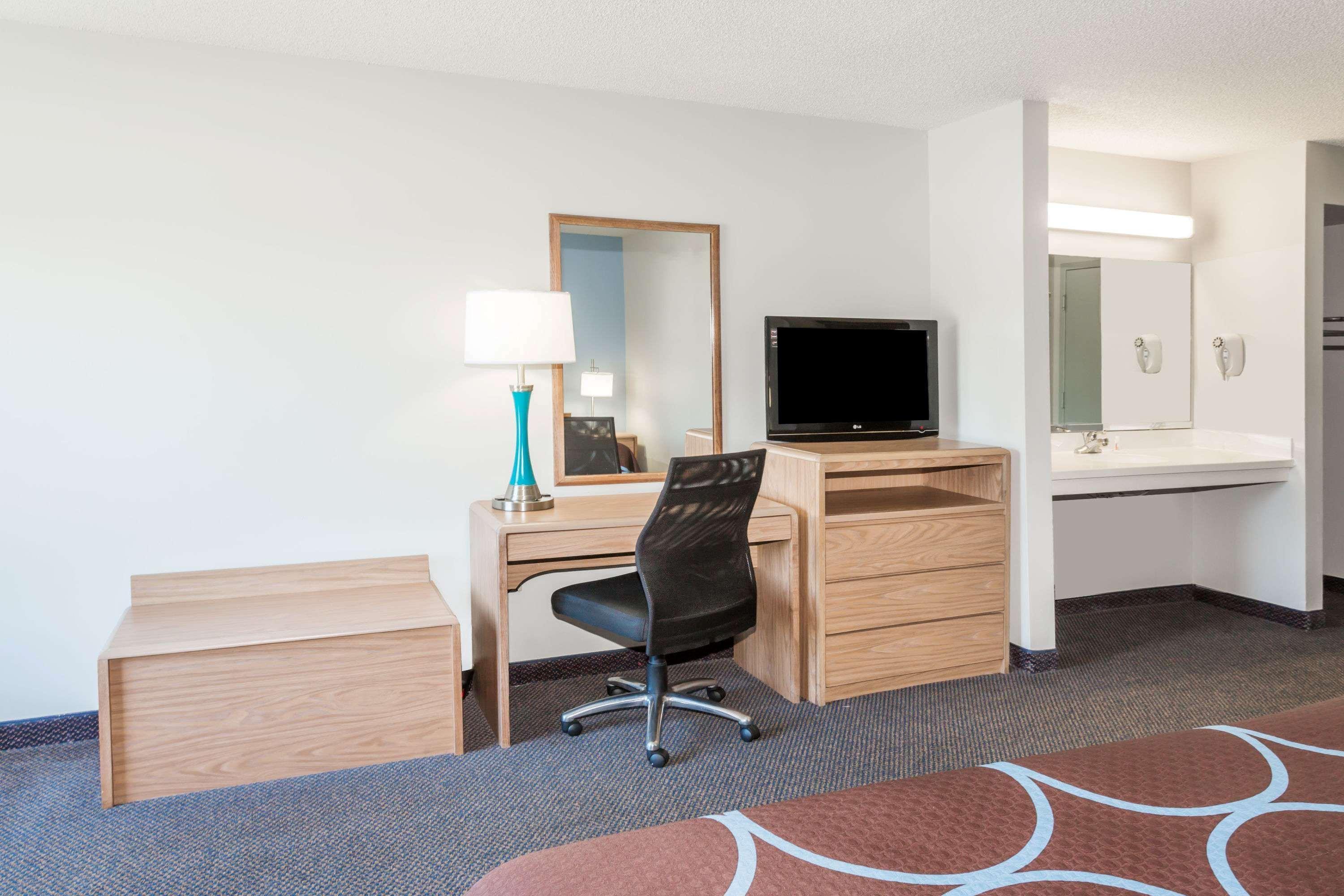 Hotel Super 8 By Wyndham Valdosta Ga I-75 Esterno foto