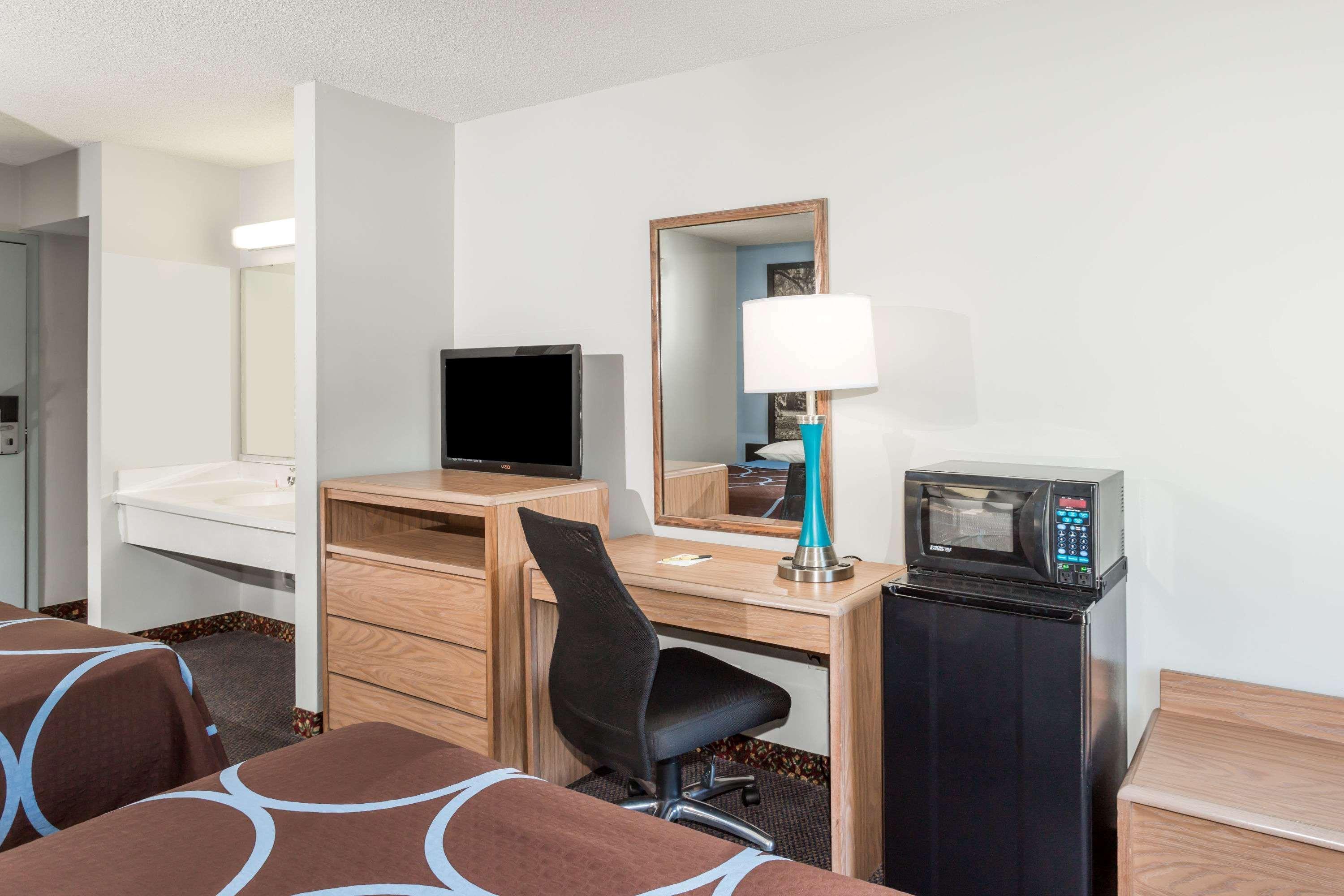 Hotel Super 8 By Wyndham Valdosta Ga I-75 Esterno foto